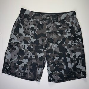 Under Armour UA Camouflage Cargo Shorts Ripstop Mens Size 36 Camo Meas.